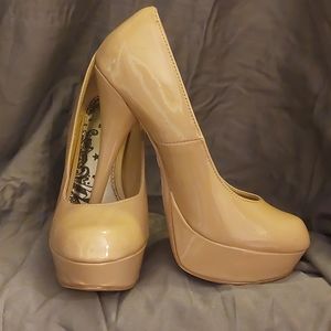 Brash platform high heel sz 6.5 tan in color